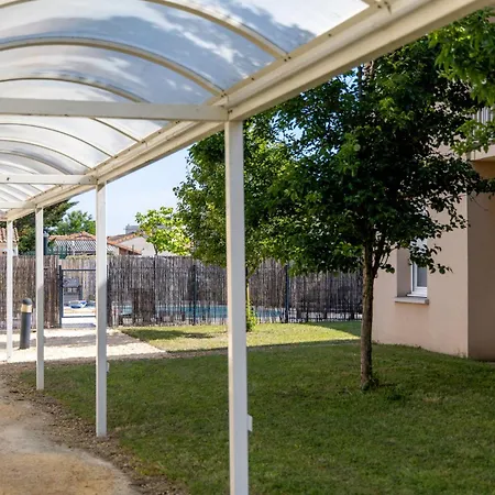 Patio Parc Résidence Argenton-lʼ Église